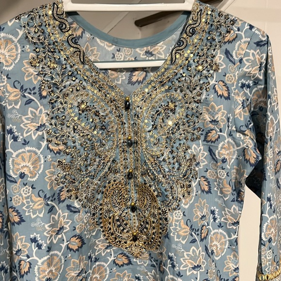Gently used Asim Jofa size smalll to medium beautiful elegant piece. Party wear - Picture 5 of 17